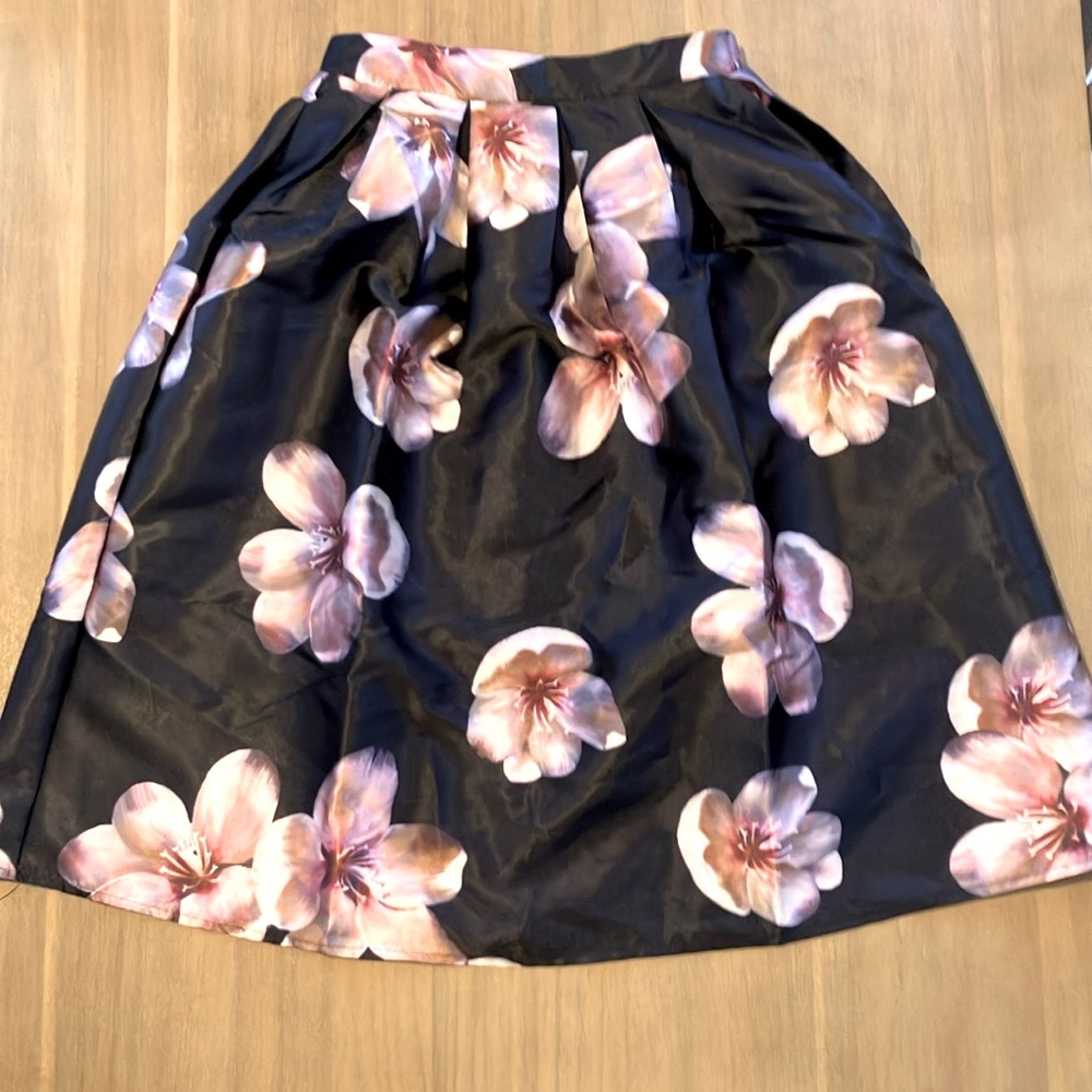 🌺 Black (dark navy blue) Floral Magnolia Print A-line Midi Skirt size S (M) EUC